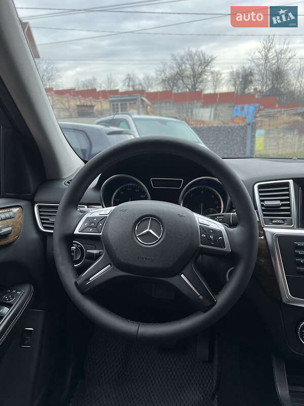 Внедорожник / Кроссовер Mercedes-Benz M-Class 2011 в Кицмани