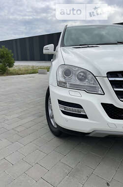 Внедорожник / Кроссовер Mercedes-Benz M-Class 2011 в Киеве