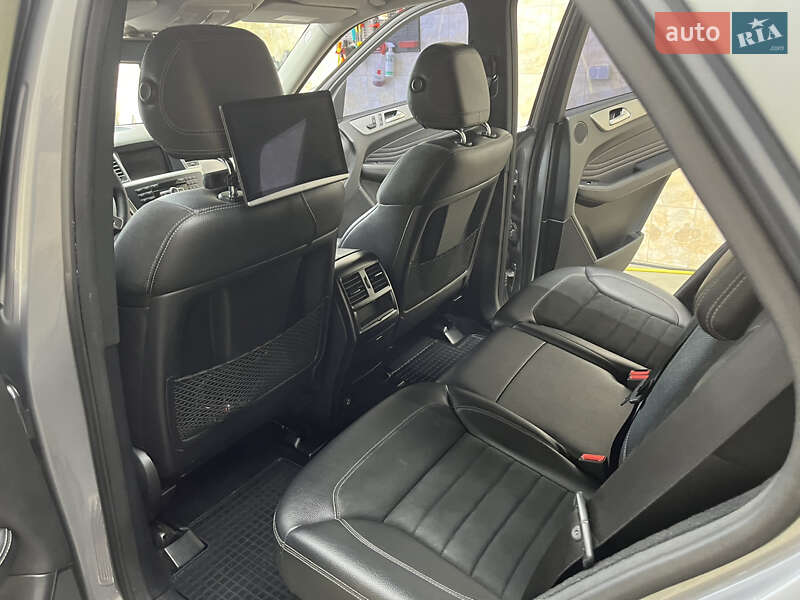 Внедорожник / Кроссовер Mercedes-Benz M-Class 2012 в Иршаве