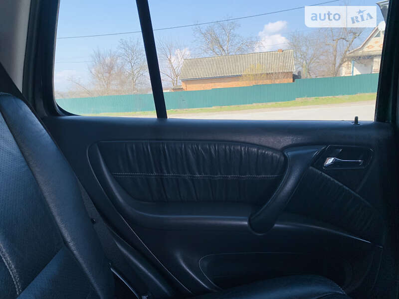 Внедорожник / Кроссовер Mercedes-Benz M-Class 2004 в Ильинцах