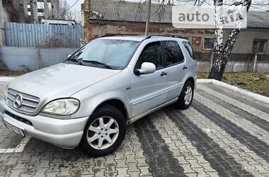 Внедорожник / Кроссовер Mercedes-Benz M-Class 2001 в Вишневом