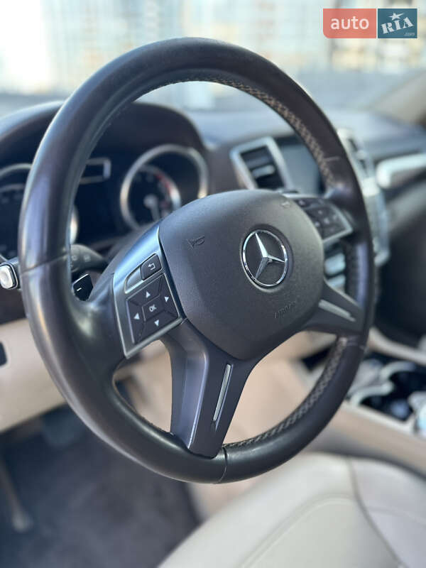 Позашляховик / Кросовер Mercedes-Benz M-Class 2014 в Києві