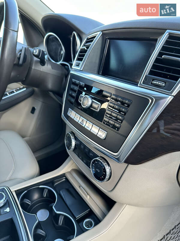 Позашляховик / Кросовер Mercedes-Benz M-Class 2014 в Києві