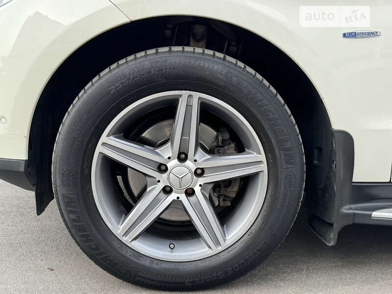Внедорожник / Кроссовер Mercedes-Benz M-Class 2012 в Киеве