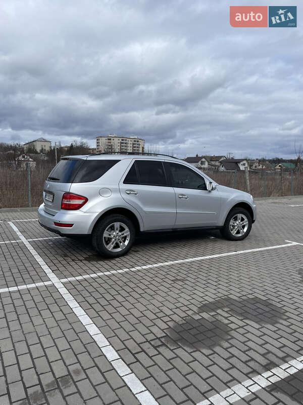 Внедорожник / Кроссовер Mercedes-Benz M-Class 2009 в Дубно