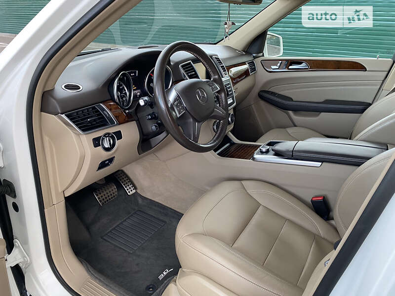 Внедорожник / Кроссовер Mercedes-Benz M-Class 2015 в Киеве