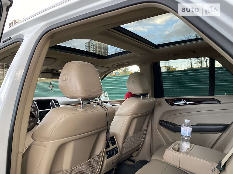 Внедорожник / Кроссовер Mercedes-Benz M-Class 2015 в Киеве