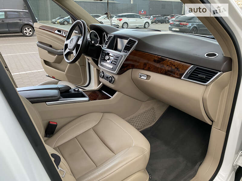 Внедорожник / Кроссовер Mercedes-Benz M-Class 2015 в Киеве