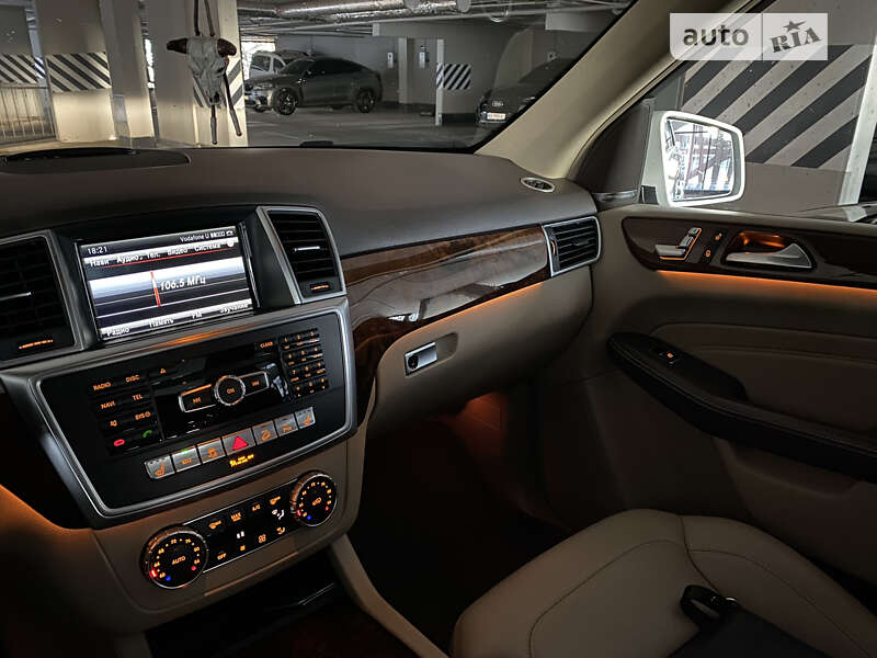 Внедорожник / Кроссовер Mercedes-Benz M-Class 2015 в Киеве