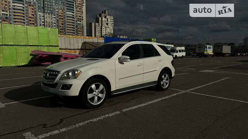 Внедорожник / Кроссовер Mercedes-Benz M-Class 2010 в Киеве