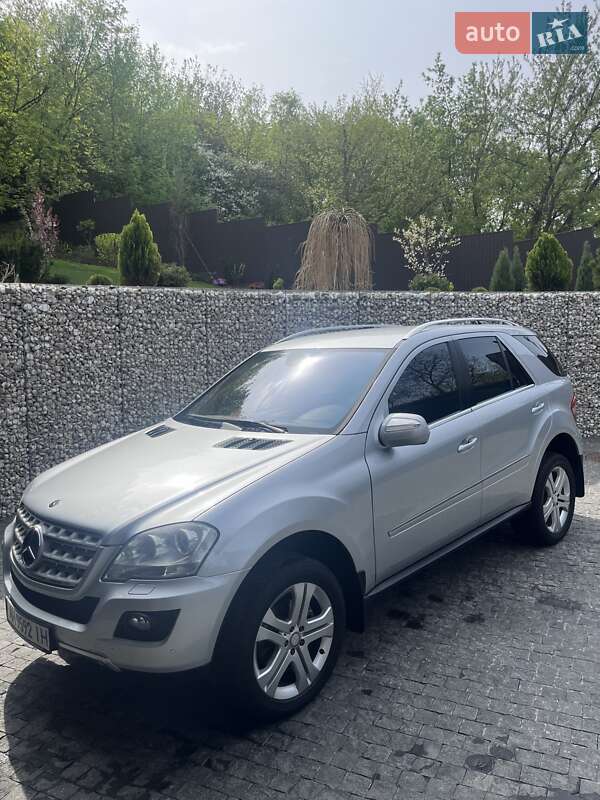 Внедорожник / Кроссовер Mercedes-Benz M-Class 2009 в Киеве