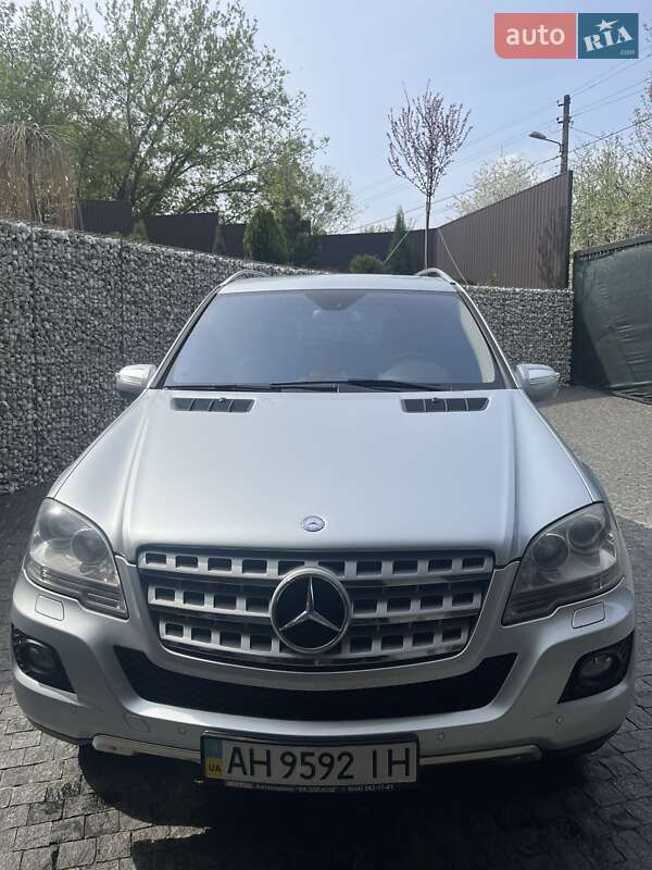 Внедорожник / Кроссовер Mercedes-Benz M-Class 2009 в Киеве