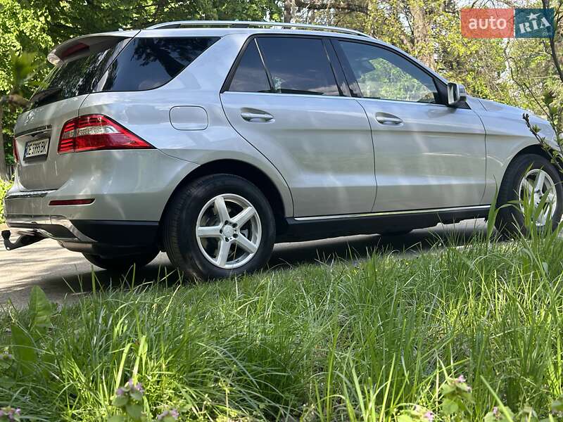 Позашляховик / Кросовер Mercedes-Benz M-Class 2013 в Чернівцях