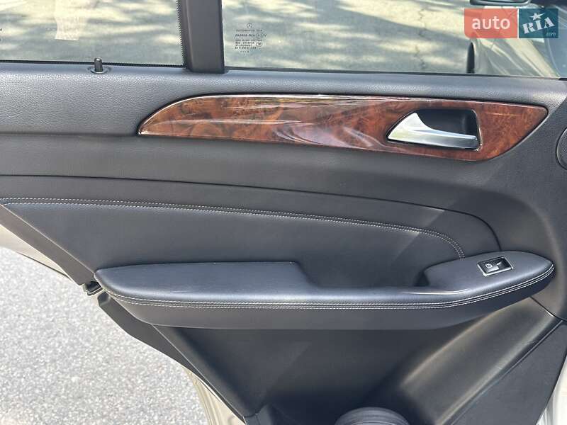 Внедорожник / Кроссовер Mercedes-Benz M-Class 2013 в Черновцах