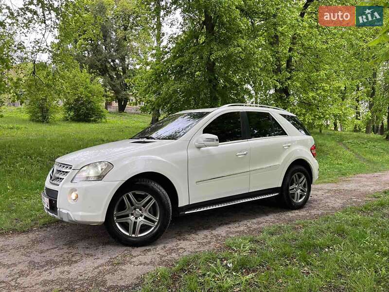 Внедорожник / Кроссовер Mercedes-Benz M-Class 2011 в 