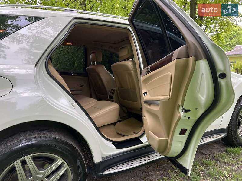 Внедорожник / Кроссовер Mercedes-Benz M-Class 2011 в Кременце