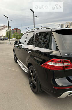 Позашляховик / Кросовер Mercedes-Benz M-Class 2013 в Дніпрі