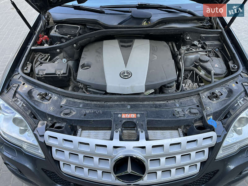 Внедорожник / Кроссовер Mercedes-Benz M-Class 2010 в Полтаве