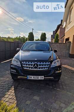 Позашляховик / Кросовер Mercedes-Benz M-Class 2010 в Рівному