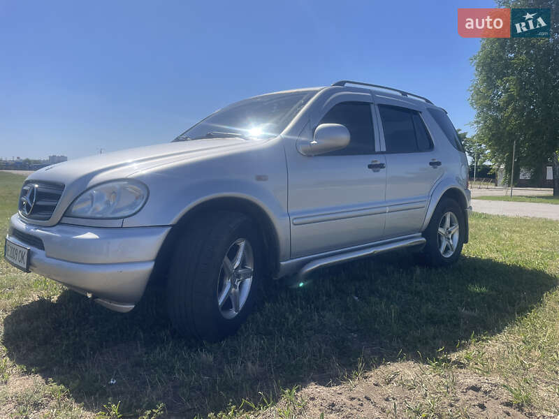 Mercedes-Benz M-Class 1998