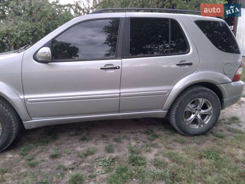 Внедорожник / Кроссовер Mercedes-Benz M-Class 2002 в Черновцах