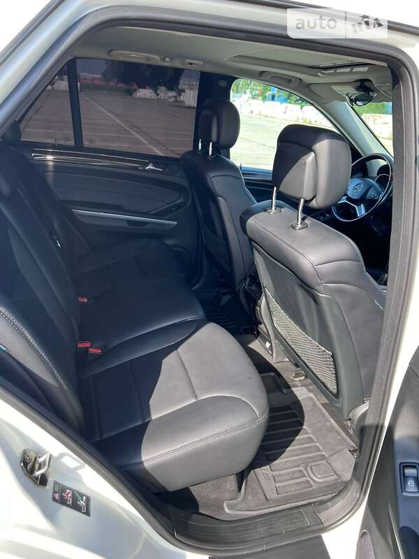 Позашляховик / Кросовер Mercedes-Benz M-Class 2011 в Одесі