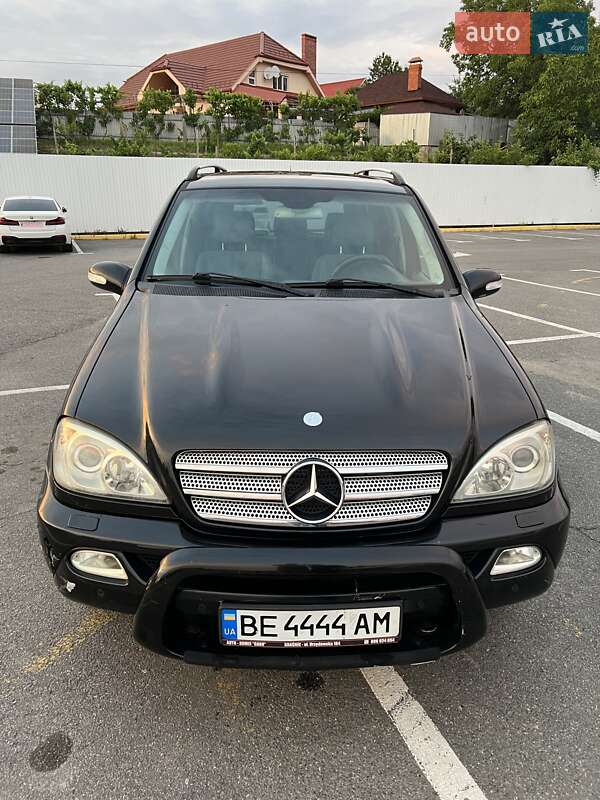 Mercedes-Benz M-Class 2004