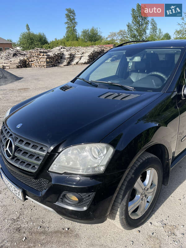 Внедорожник / Кроссовер Mercedes-Benz M-Class 2009 в Козове