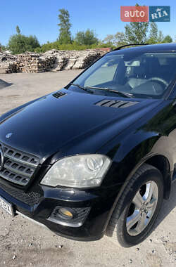 Внедорожник / Кроссовер Mercedes-Benz M-Class 2009 в 