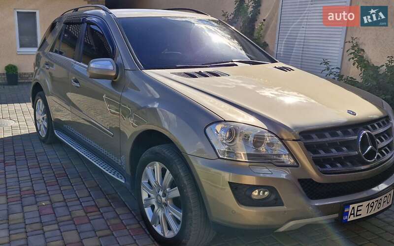 Позашляховик / Кросовер Mercedes-Benz M-Class 2010 в Дніпрі