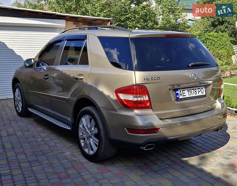 Позашляховик / Кросовер Mercedes-Benz M-Class 2010 в Дніпрі