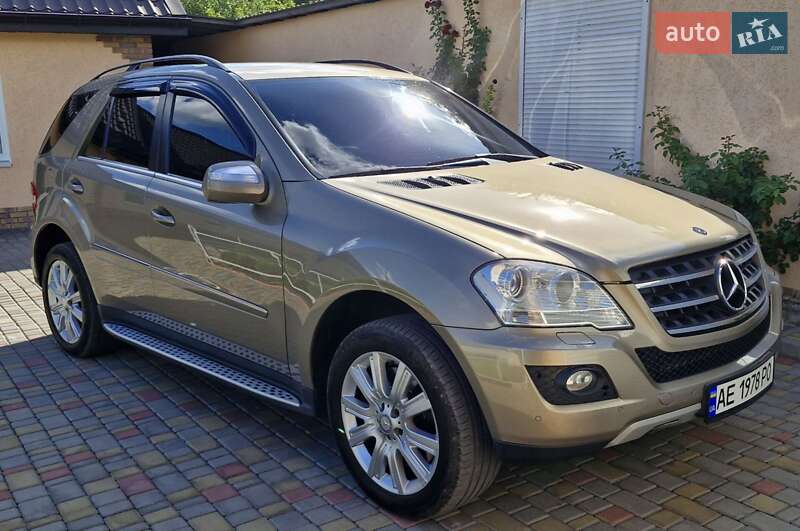 Позашляховик / Кросовер Mercedes-Benz M-Class 2010 в Дніпрі