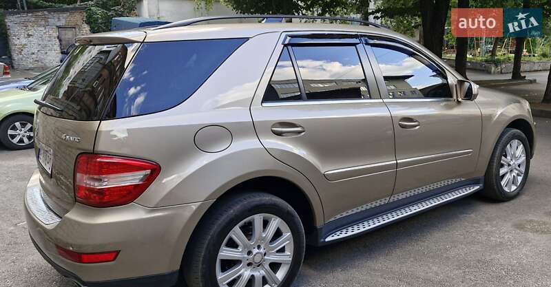 Позашляховик / Кросовер Mercedes-Benz M-Class 2010 в Дніпрі