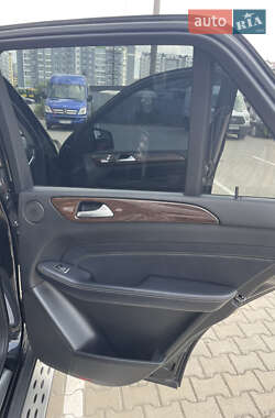 Позашляховик / Кросовер Mercedes-Benz M-Class 2012 в 