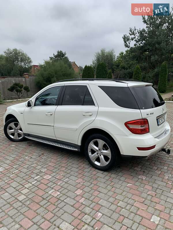 Позашляховик / Кросовер Mercedes-Benz M-Class 2010 в Мостиській