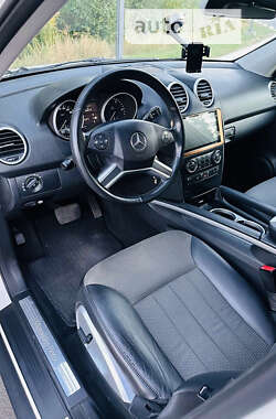 Внедорожник / Кроссовер Mercedes-Benz M-Class 2010 в Киеве