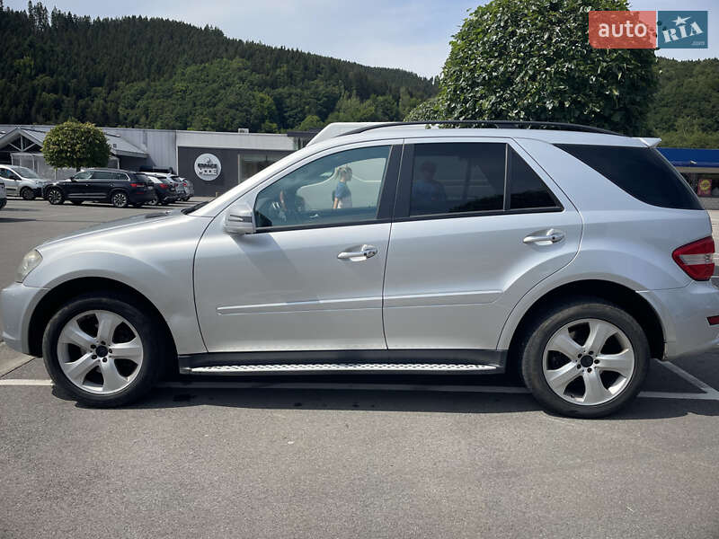 Позашляховик / Кросовер Mercedes-Benz M-Class 2011 в Києві