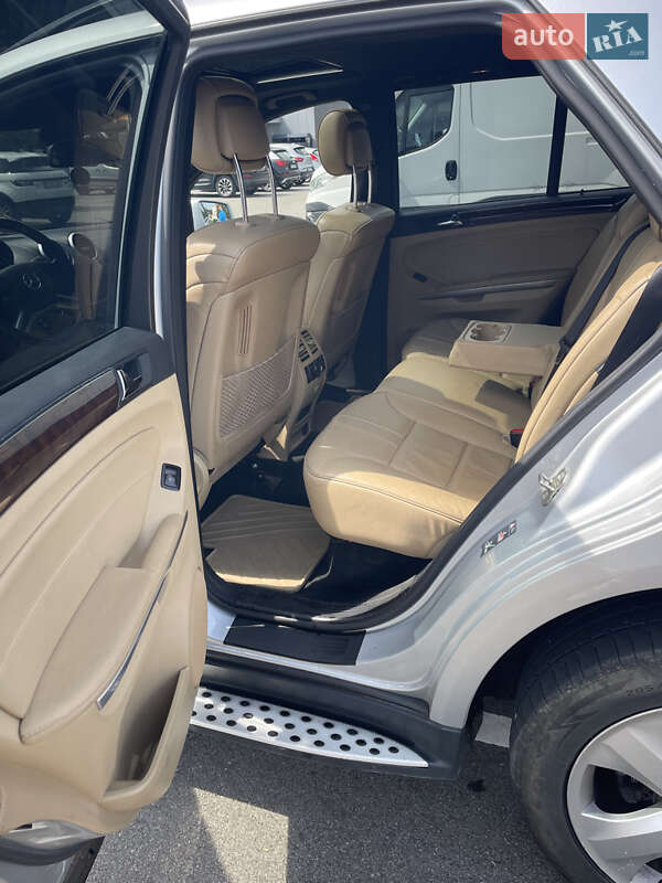Внедорожник / Кроссовер Mercedes-Benz M-Class 2011 в Киеве