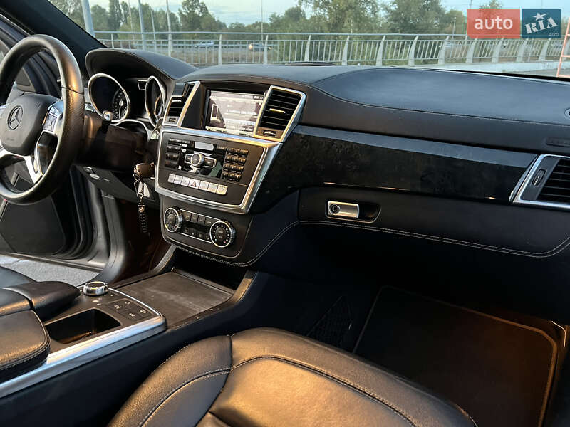 Внедорожник / Кроссовер Mercedes-Benz M-Class 2012 в Киеве