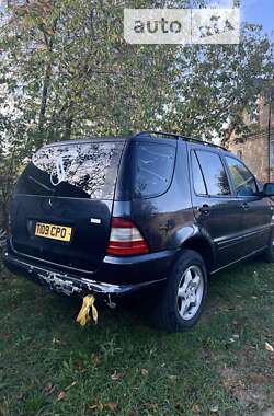 Позашляховик / Кросовер Mercedes-Benz M-Class 2000 в 