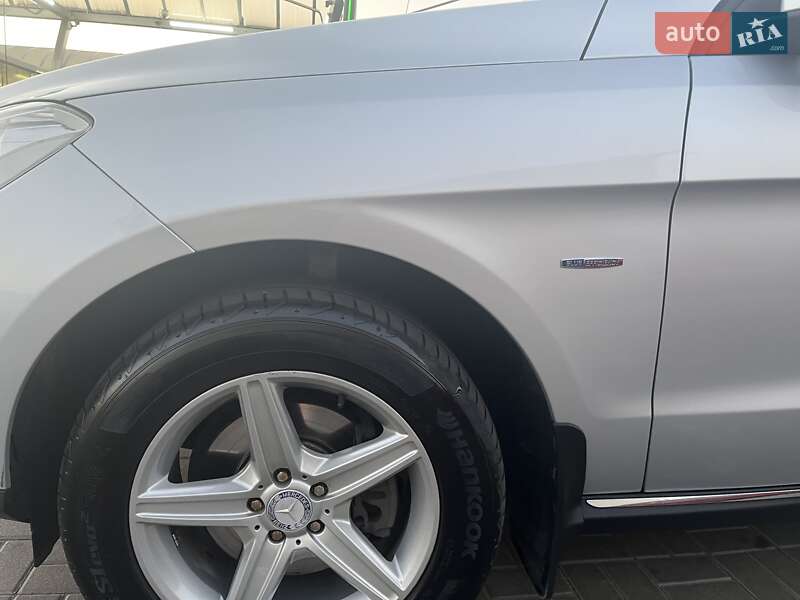 Позашляховик / Кросовер Mercedes-Benz M-Class 2013 в Києві