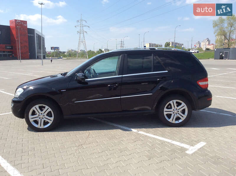 Внедорожник / Кроссовер Mercedes-Benz M-Class 2011 в Киеве
