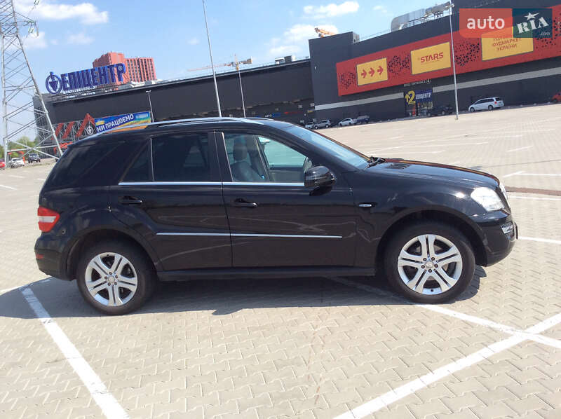 Внедорожник / Кроссовер Mercedes-Benz M-Class 2011 в Киеве