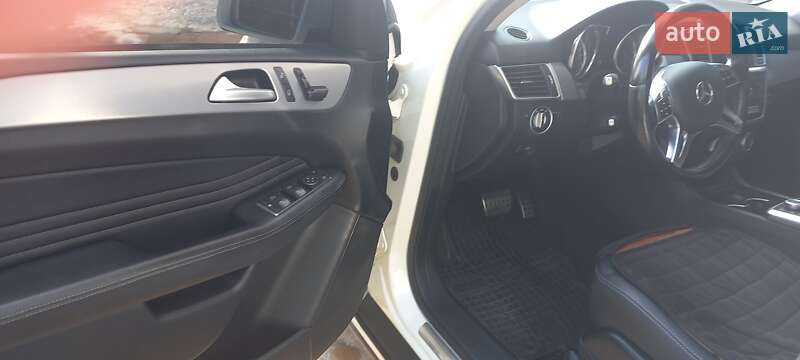 Внедорожник / Кроссовер Mercedes-Benz M-Class 2012 в Южном