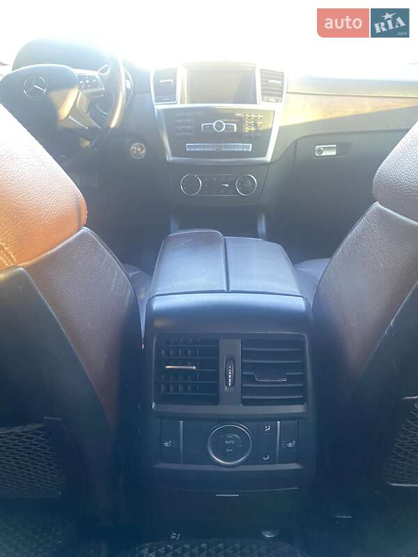 Внедорожник / Кроссовер Mercedes-Benz M-Class 2011 в Киеве