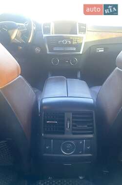 Внедорожник / Кроссовер Mercedes-Benz M-Class 2011 в 