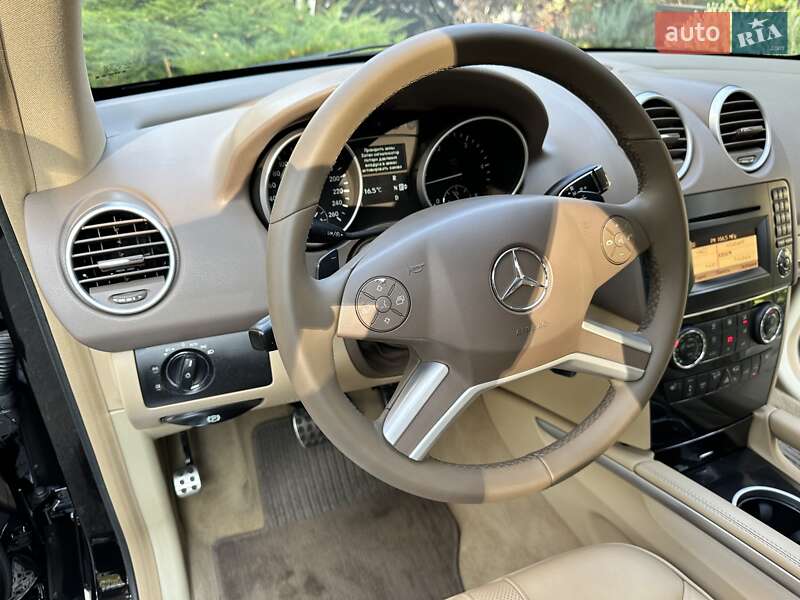 Внедорожник / Кроссовер Mercedes-Benz M-Class 2010 в Киеве