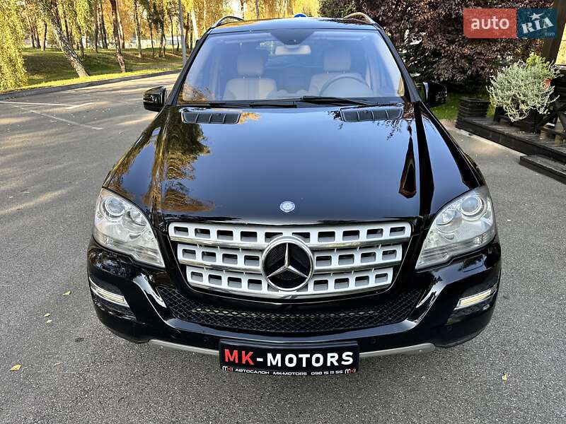 Внедорожник / Кроссовер Mercedes-Benz M-Class 2010 в Киеве