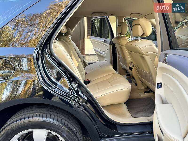 Внедорожник / Кроссовер Mercedes-Benz M-Class 2010 в Киеве