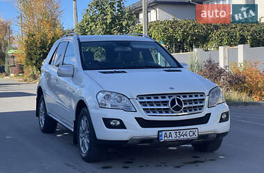 Внедорожник / Кроссовер Mercedes-Benz M-Class 2010 в Киеве